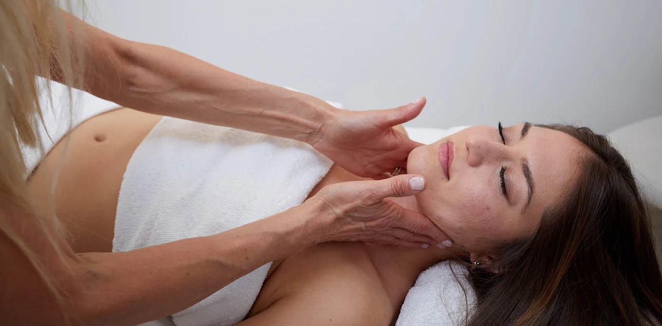 Face Glow Therapy